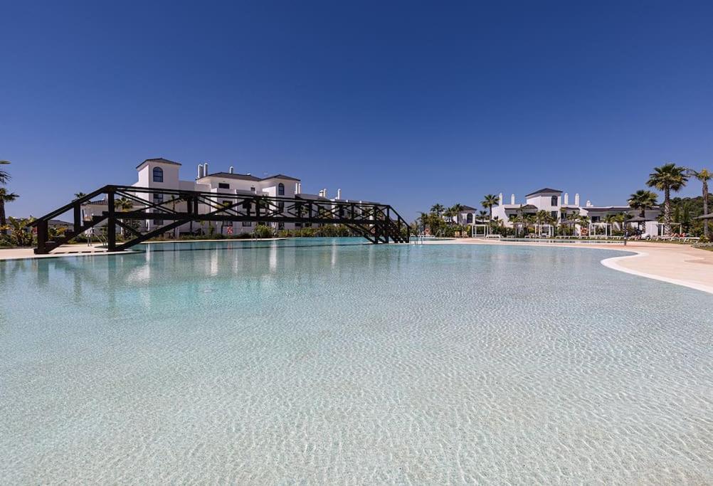 Ground Floor, 2 Bedroom @ Hills Apartamento *